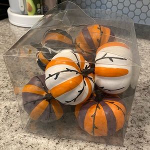 8 count glittery Halloween pumpkins
